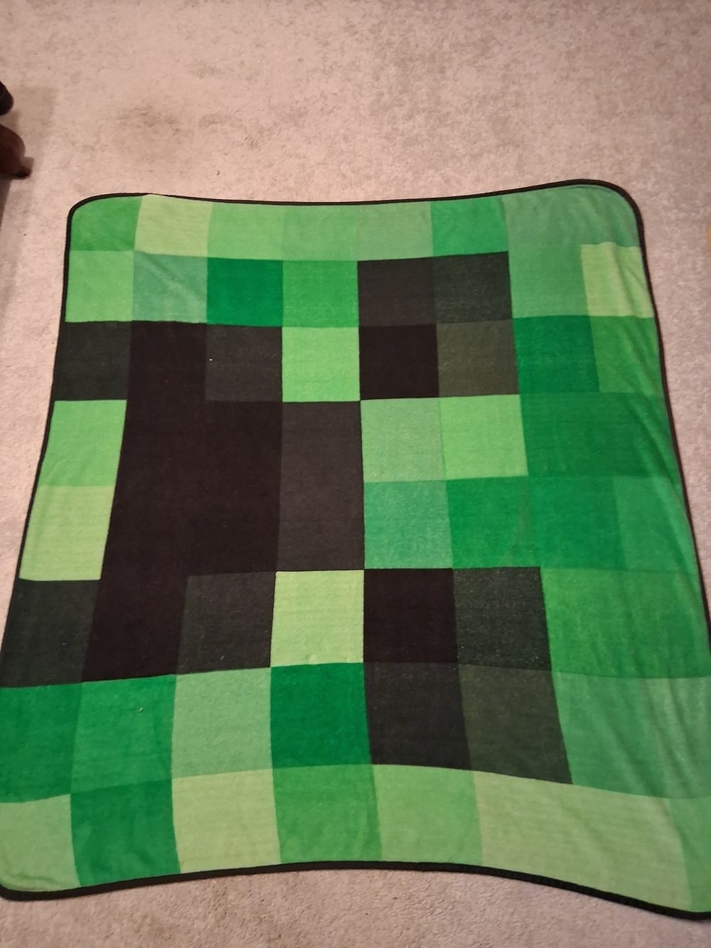 Green Pixel Pattern Throw Blanket - Unbranded